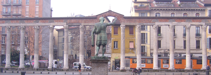 Study Abroad Statue in Italy