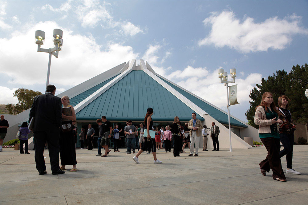 Students exit from chapel service in the CU Center.