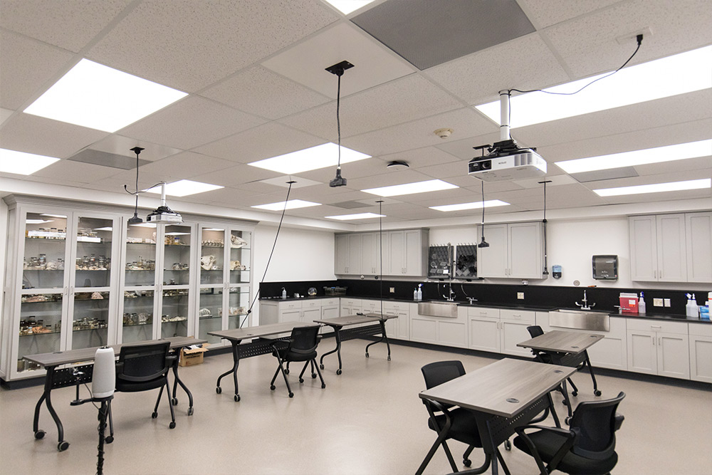 A science classroom in Founders Hall