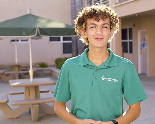 Michael Vaquilar giving a guided campus tour