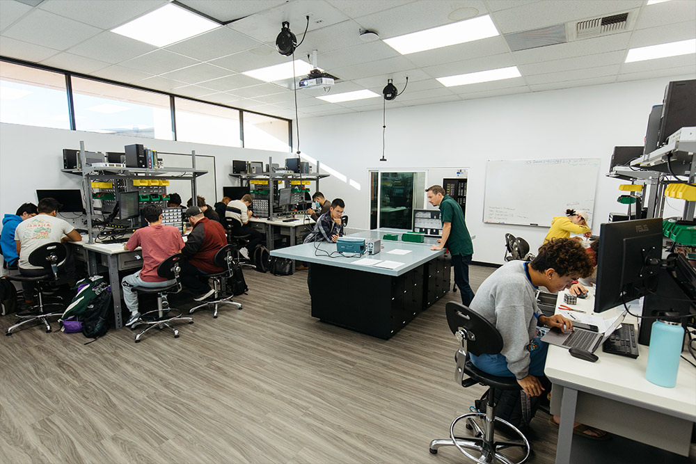 Engineering and Computer Science lab in the Theatre, Arts, and Library Building.