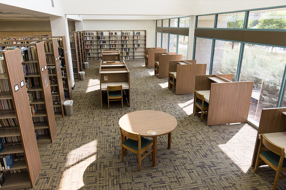 Study desks enjoy natural light and a view of the Alumni Plaza.