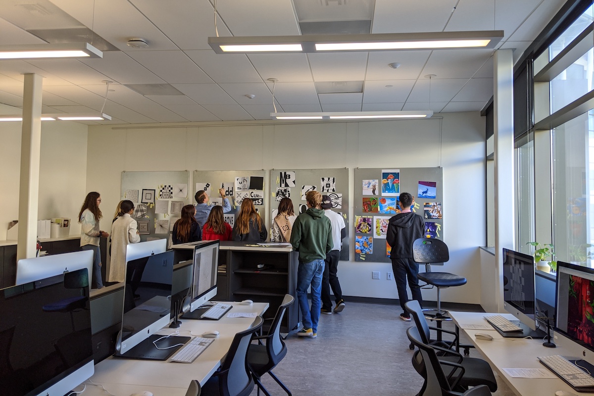 Wide angle of the Mac Lab