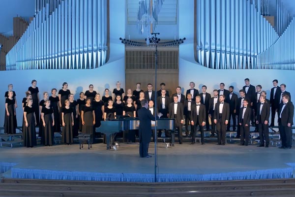 Choir singing in the CU center