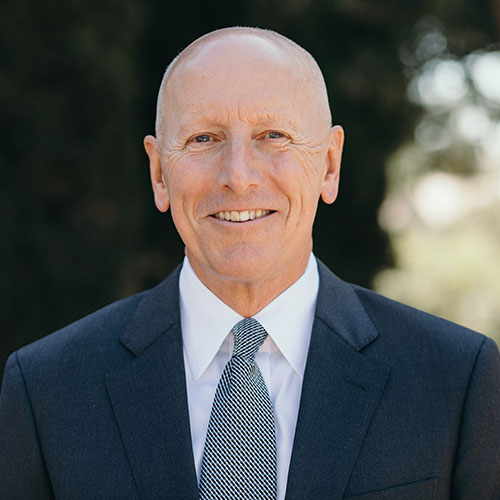 Kent Schlichtemeier speaking to students