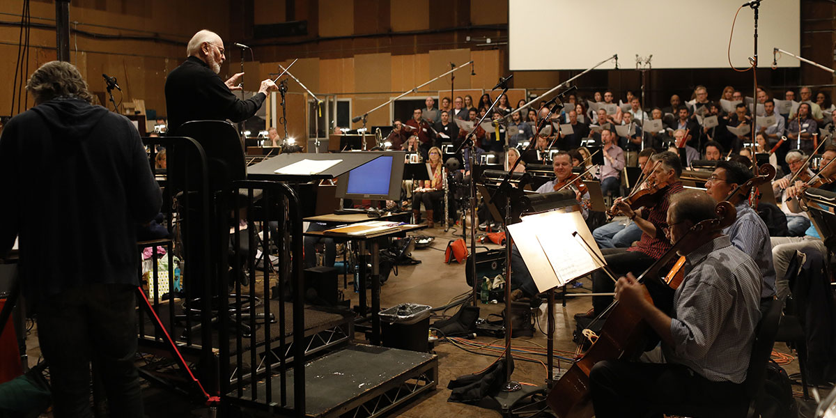 Conductor in front of an orchestra