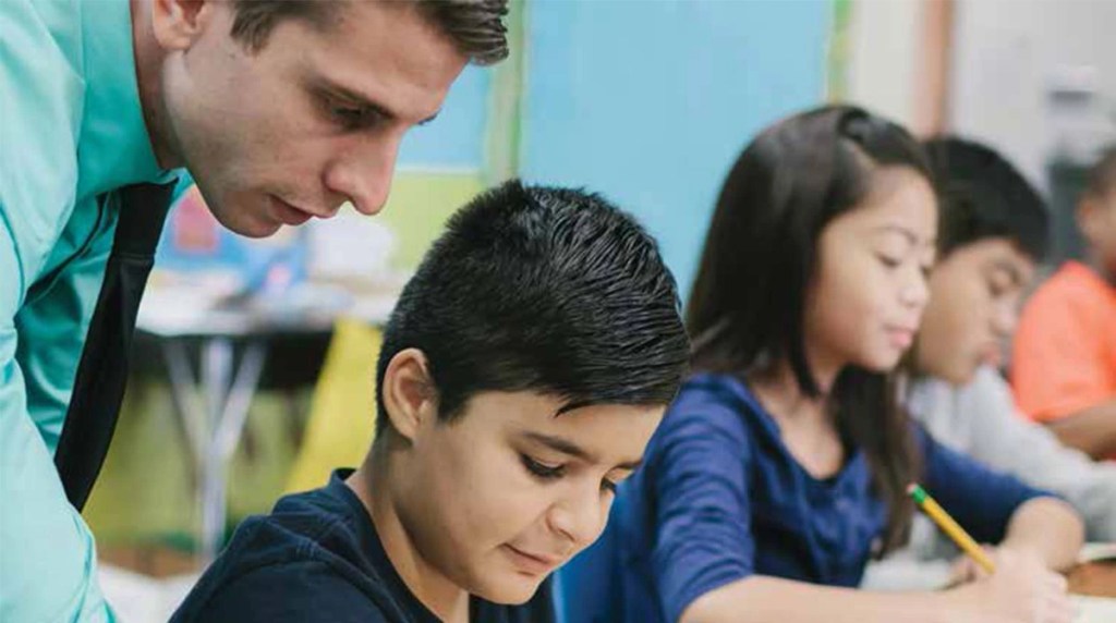 Man teaching children