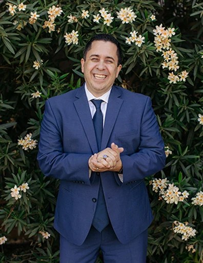 A man in a suit and tie