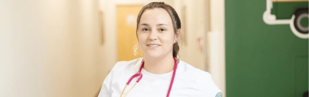 What is a Travel Nurse: Roles and Tips for Becoming a Travel Nurse
